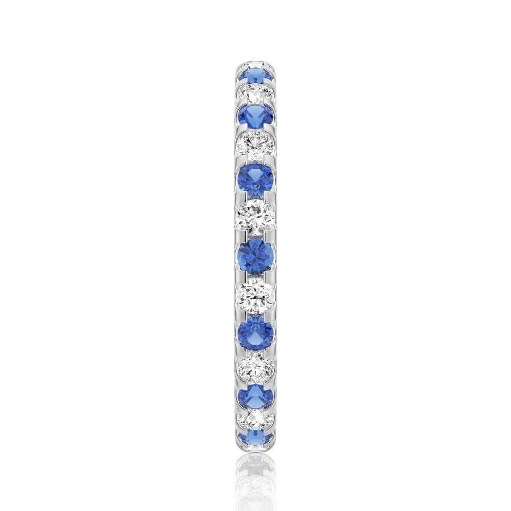 Vertical side profile view of 2.6mm alternating blue and white sapphire U-prong band